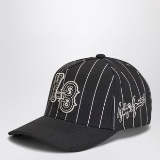 Yohji Yamamoto Cappello da baseball gessato nero