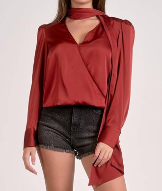Elan V-Neck Scarf Top In Rust