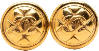 Chanel 1970-1980 Gold Plated CC Quilted Round Clip On Earrings costume earrings - women - Gold Plated - One Size