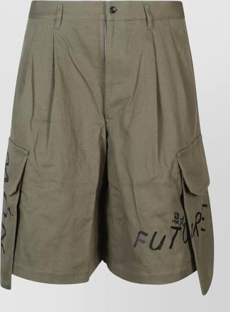 Comme Des Gar&ccedil;ons pleated front cargo shorts graphic print