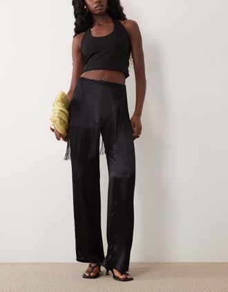 Asos Pantaloni a fondo ampio in raso neri con frange e design avvolgente-Nero