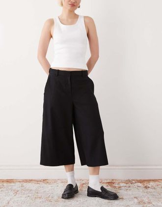 Weekday Pantaloni capri neri da abito-Nero