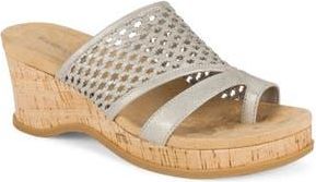 BareTraps Cherish Wedge Sandal in Champagne at Nordstrom Rack, Size 9.5