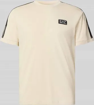 Emporio Armani T-Shirt mit Label-Patch in Offwhite, Größe XXXL