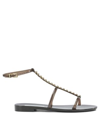 Menghi sandalen