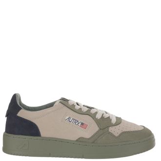 Autry Medalist Low Sneakers With Contrast Heel Tab And Logo Detail