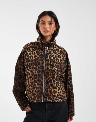 Asos Giacca in denim leggera con collo a imbuto leopardata-Multi