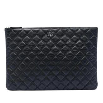 Chanel Pre-owned Clutches, female, Black, Size: ONE SIZE Pre-owned Quilted Lambskin Clutch