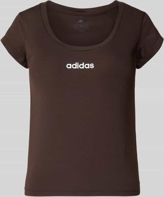adidas Slim Fit Sport T-Shirt mit Label Print in Dunkelbraun, Gr&ouml;&szlig;e XL