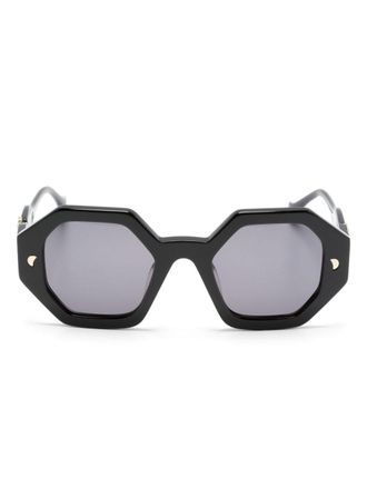 Nanushka Occhiali da sole esagonali con placca logo - Nero