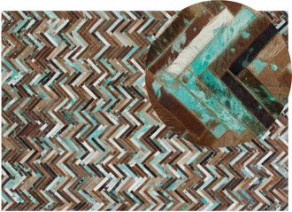 Beliani Beliani - Alfombra De Piel De Vaca Multicolor Marr&oacute;n Azul 160 X 230 Cm Fabricada A Mano Patr&oacute;n Chevron Amasya