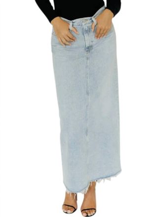 A Gold E Hilla Skirt In Practice