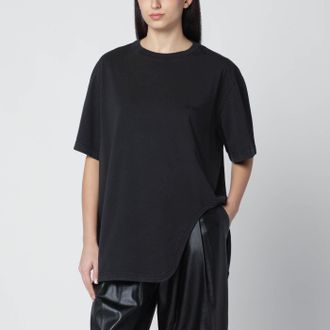 The Attico T-shirt nera slavata con orlo sagomato