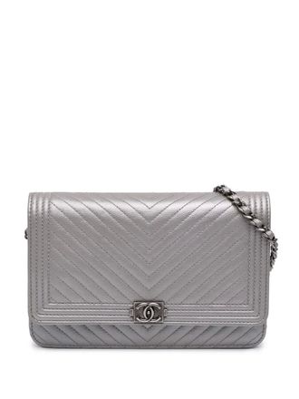 Chanel 2016-2017 Chevron Metallic Caviar Boy Wallet On Chain crossbody bag - women - Caviar Leather - One Size - Silver