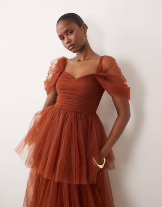 Lace & Beads Vestito lungo in tulle color ruggine con scollo a cuore e maniche a sbuffo a balze con volant-Arancione
