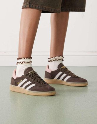 adidas Originals Handball Spezial - Sneakers marrone scuro e rosa con suola in gomma-Multicolore