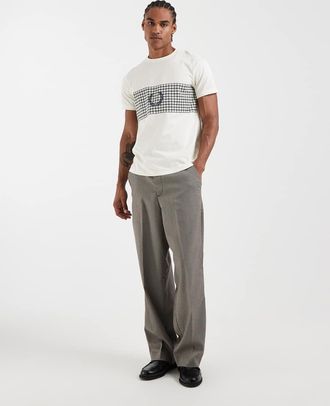 Fred Perry T-shirt &eacute;cru con grafica rete da tennis-Bianco
