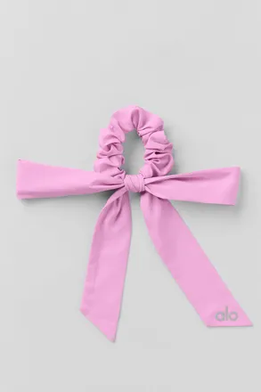 Alo | Love Knots Tie Scrunchie in Candy Heart Pink