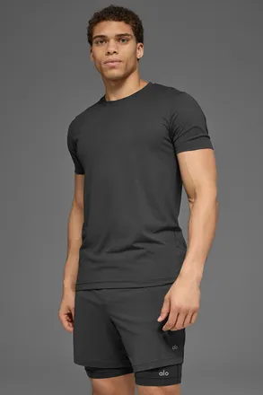 Alo | Conquer Reform Crewneck Short Sleeve Top in Anthracite, Size: Medium