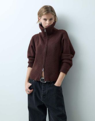 Miss Selfridge cardigan in maglia a coste spessa con zip e maniche a pipistrello color cioccolato-Marrone