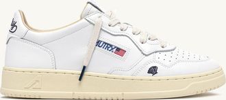 Autry SNEAKERS MEDALIST LOW IN PELLE BIANCA CON DETTAGLI SPACE BLUE