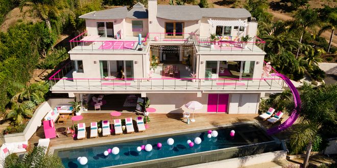 I'm a Barbie Girl... Wenn du einmal in ihrem Traumhaus leben möchtest, dann haben wir das perfekte Airbnb für dich gefunden!