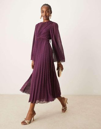 Asos Vestito midi a pieghe in chiffon bordeaux a spina di pesce allacciato sul retro con maniche svasate-Viola