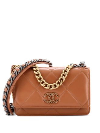 Chanel 19 Wallet on Chain Quilted Lambskin crossbody bag - women - Calf Leather - One Size - Brown