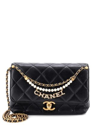 Chanel Logo Chains Flap Bag Quilted Lambskin with Faux Pearls and Crystals Small shoulder bag - Zwart