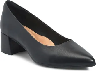 S&ouml;fft Sandra Pointed Toe Pump in Black at Nordstrom, Size 8.5