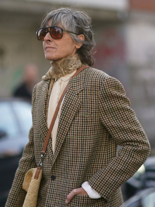 Streetstyle mit einem karierten Blazer.
