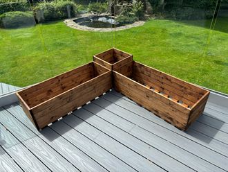 Charles Taylor Trading Berwick Corner Planter Set in Brown