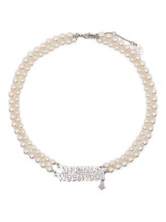 Vivienne Westwood Amelia logo-plaque necklace - unisex - Brass/Swarovski Crystal Pearl - OS - Silver