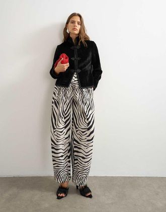 Topshop giacca in velluto con dettaglio nodo e colletto nero