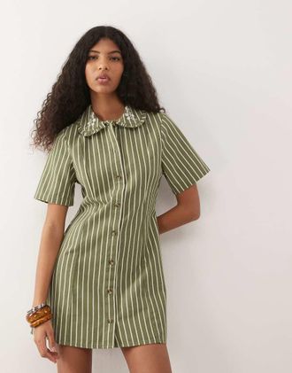 Reclaimed Vintage Vestito camicia di jeans verde e beige gessato con colletto ricamato