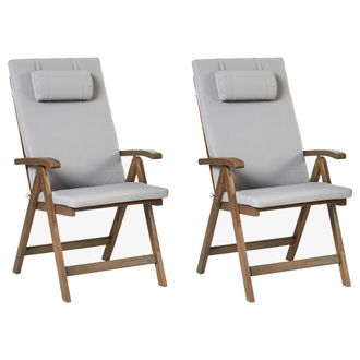 Beliani Conjunto De 2 Sillas De Jard&iacute;n R&uacute;sticas De Madera De Acacia Natural Ajustables Plegables Con Reposabrazos Cojines Gris Claro Amantea Premium