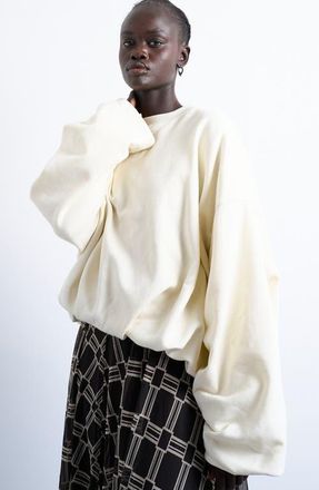 Topshop Oversize Balloon Hem Sweatshirt in Cream at Nordstrom, Size X-Small