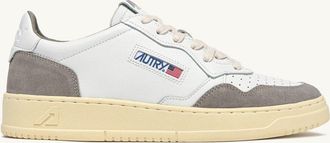 Autry MEDALIST LOW SNEAKERS IN WHITE LEATHER AND VAPOR SUEDE