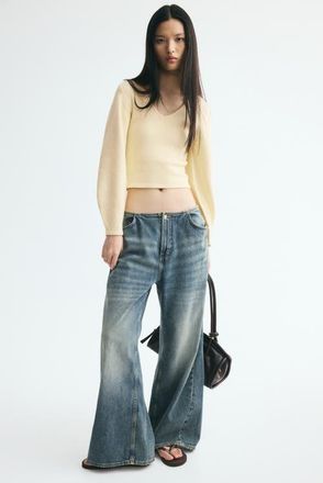 H&M Fine-knit V-neck Sweater in Light Yellow at Nordstrom, Size X-Small