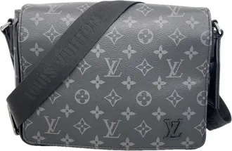 Louis Vuitton Black Shoulder Bag (Pre-Owned)