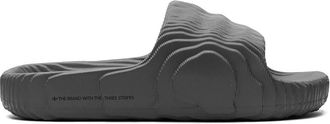 adidas Adilette 22 textured slides - unisex - Rubber/Synthetic Rubber/Synthetic Rubber - 5.5 - Grey