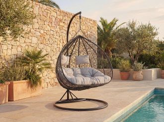 Vente-Unique Poltrona sospesa 2 posti in resina intrecciata Nero con cuscini grigi - CAYAMBE di MYLIA