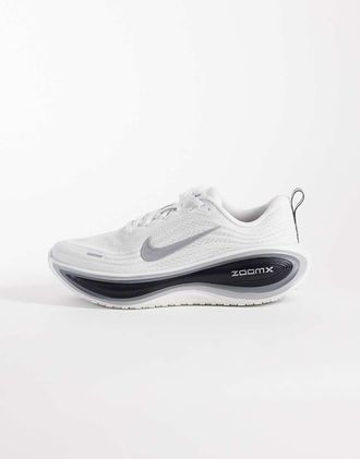 Nike Vomero Plus - Sneakers bianche e nere-Bianco