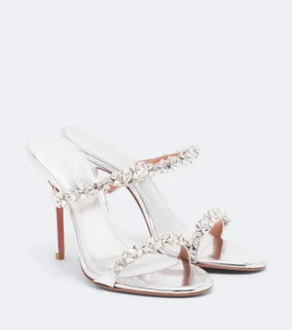 Amina Muaddi Mules Elizabeth de piel metalizada adornados