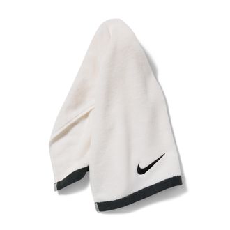 Nike Fundamental Training Towel in White | N1012438-101