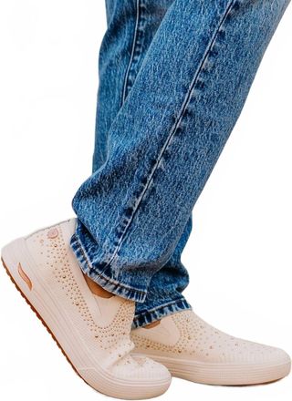 Skechers Womens Arch Fit Arcade Sneakers In Off White