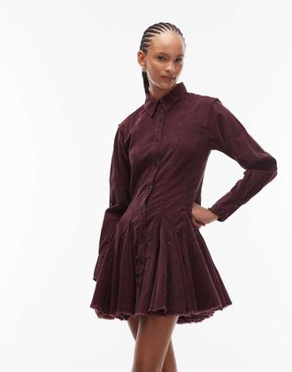 Asos Vestito camicia in tessuto a coste bordeaux slavato stretto in vita con godet-Rosso