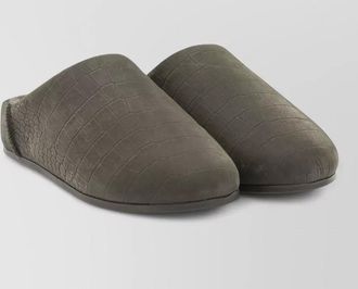 UGG elea slippers closed back flat sole