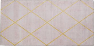 Beliani Alfombra De Viscosa Rosa Con Patr&oacute;n Geom&eacute;trico Dorado 80 X 150 Cm Para Sal&oacute;n Y Dormitorio Atike