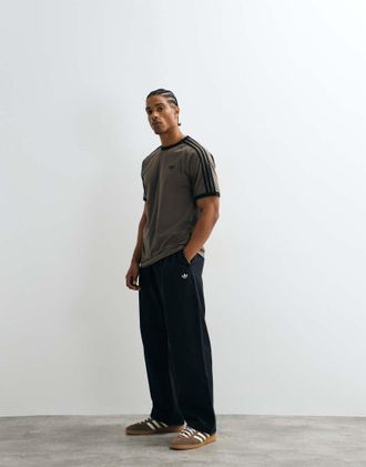adidas Originals Essential - Joggers neri con fondo elasticizzato-Nero
